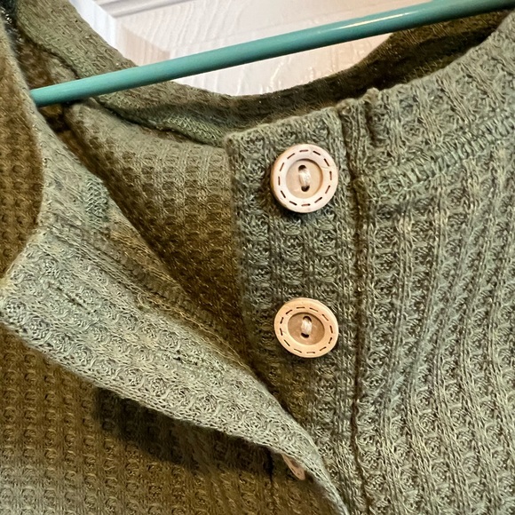 Olive green waffle top - Picture 3 of 6
